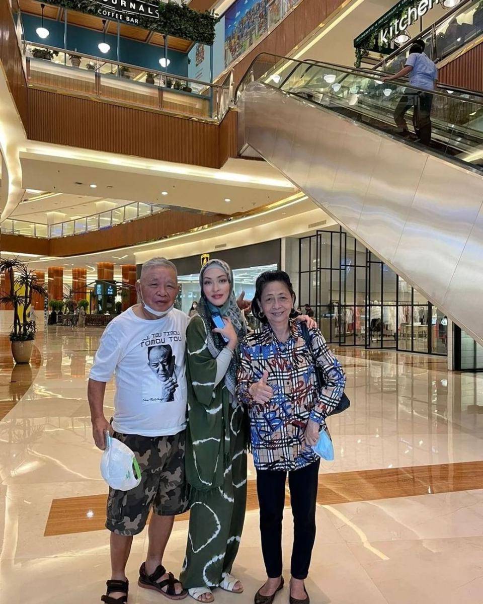potret Angelina Sondakh dan ayah (instagram.com/angelinasondakh09)
