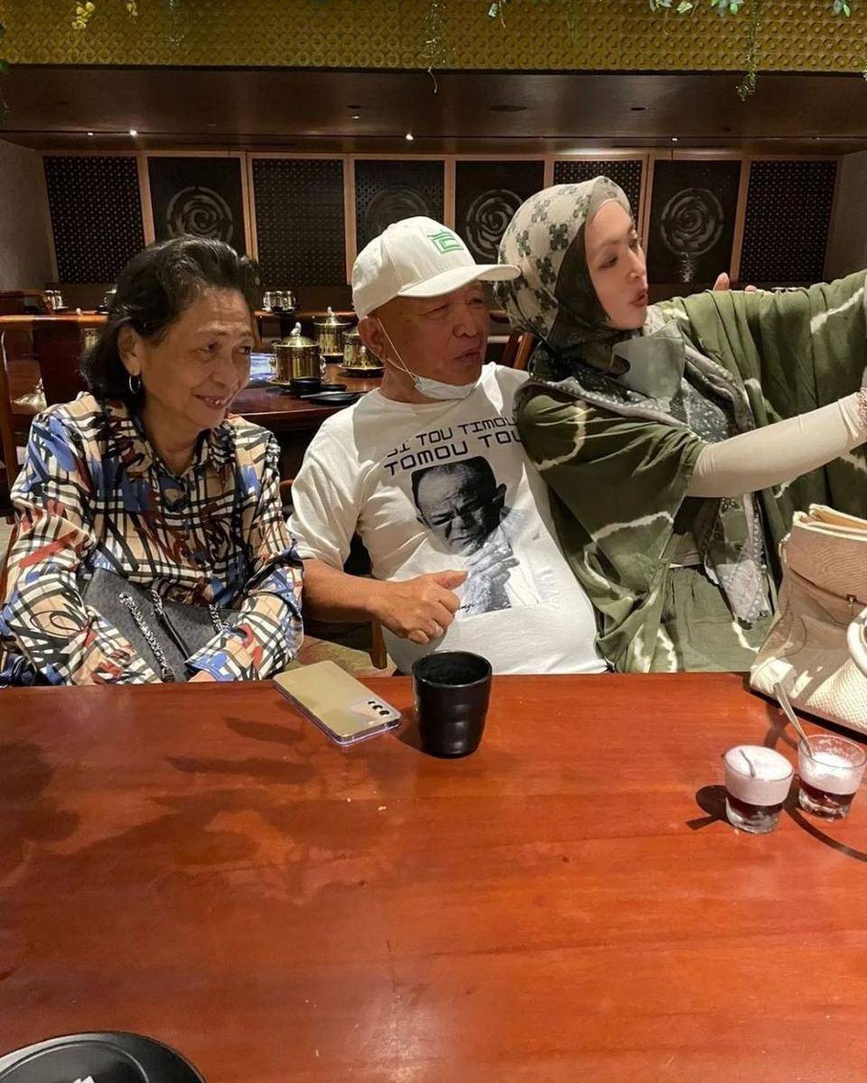potret Angelina Sondakh dan ayah (instagram.com/angelinasondakh09)