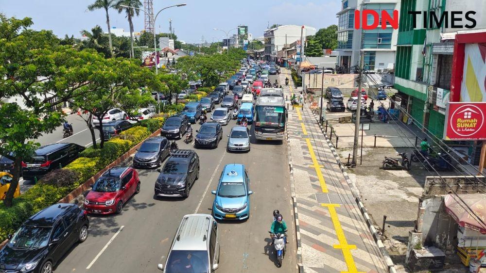 Pemkot Depok Benahi Trotoar Jalan Raya Margonda, Warga: Simalakama