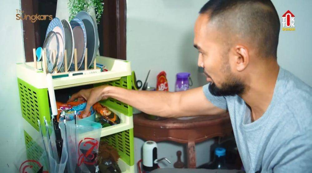 Teuku WIsnu sidak kosan karyawan (youtube.com/thesungkarsfamily)