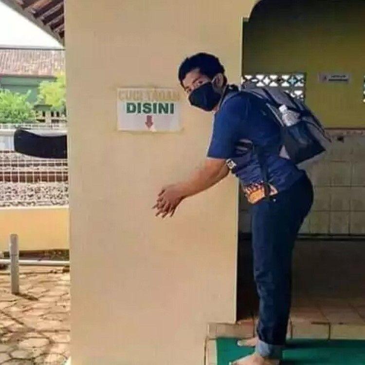 tulisan kalimat kurang lengkap (instagram.com/wkwkland_real)