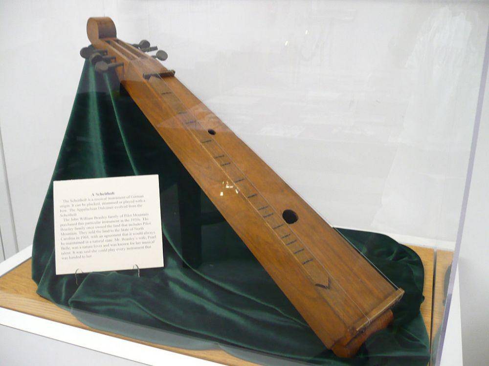 alat musik scheitholt (commons.wikimedia.org/Badagnani)