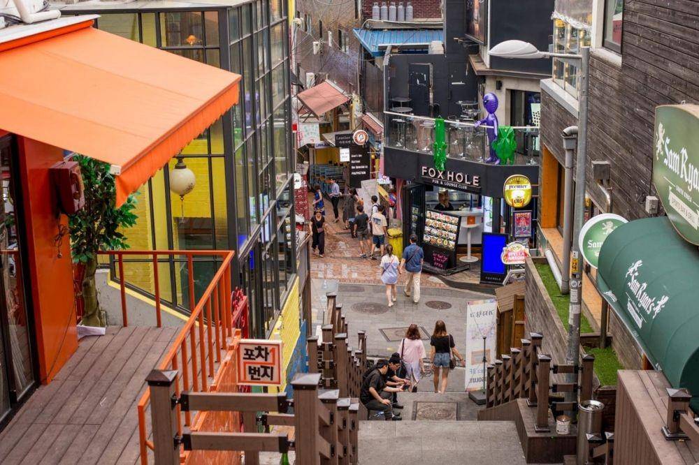 Potret Itaewon (cathaypacific.com)