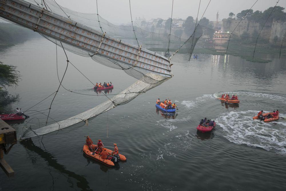 Korban Tewas Jembatan Ambruk India Jadi 141 Orang