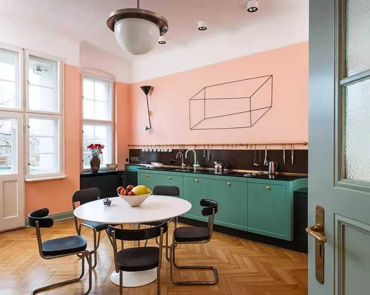 dapur warna pastel (dok.Gisbert Poeppler via thespruce.com)