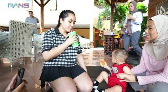 Rayyanza jemput Raffi dan Gigi latihan tenis. (youtube.com/Rans Entertainment)