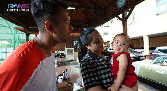 Rayyanza jemput Raffi dan Gigi latihan tenis. (youtube.com/Rans Entertainment)