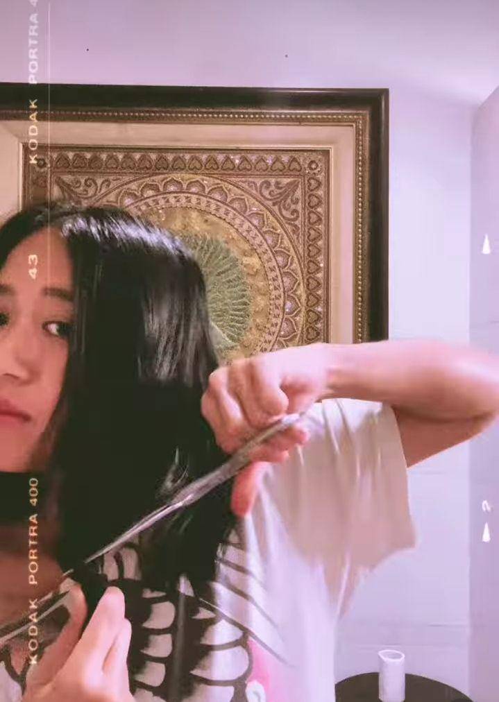 potret Chef Renatta potong rambut sendiri (instagram.com/renattamoeloek)
