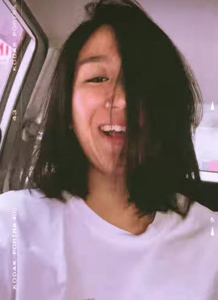 potret Chef Renatta potong rambut sendiri (instagram.com/renattamoeloek)