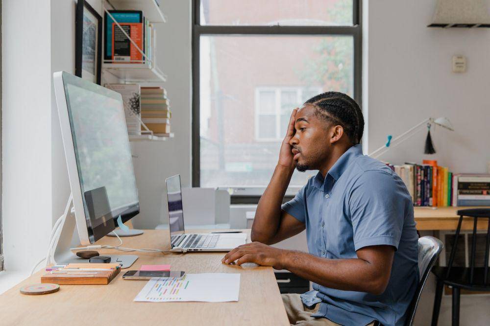 Ilustrasi sedang overworked (pexels.com/RODNAE Productions)