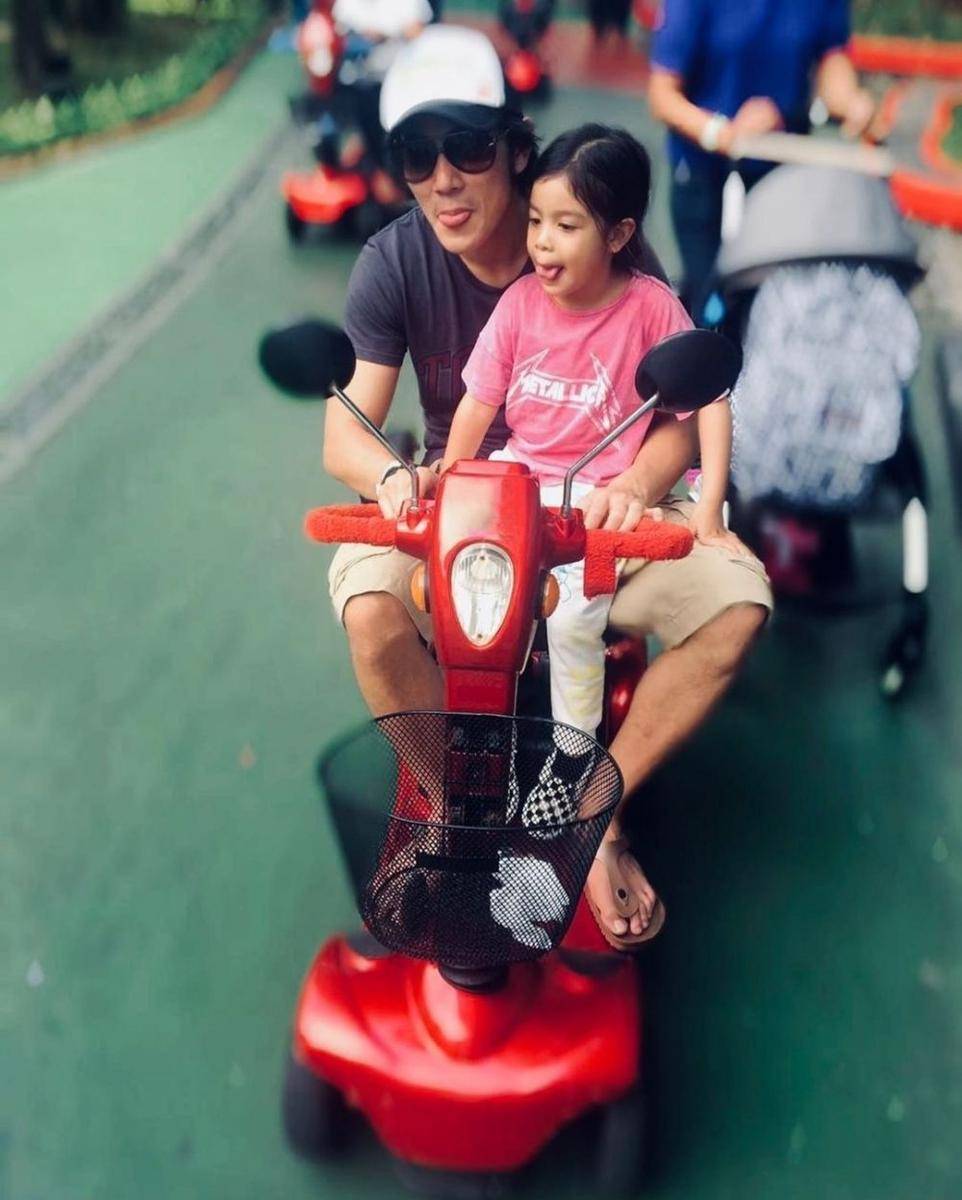 Jizzy Pearl Bastian bareng papa (instagram.com/vinogbastian__)