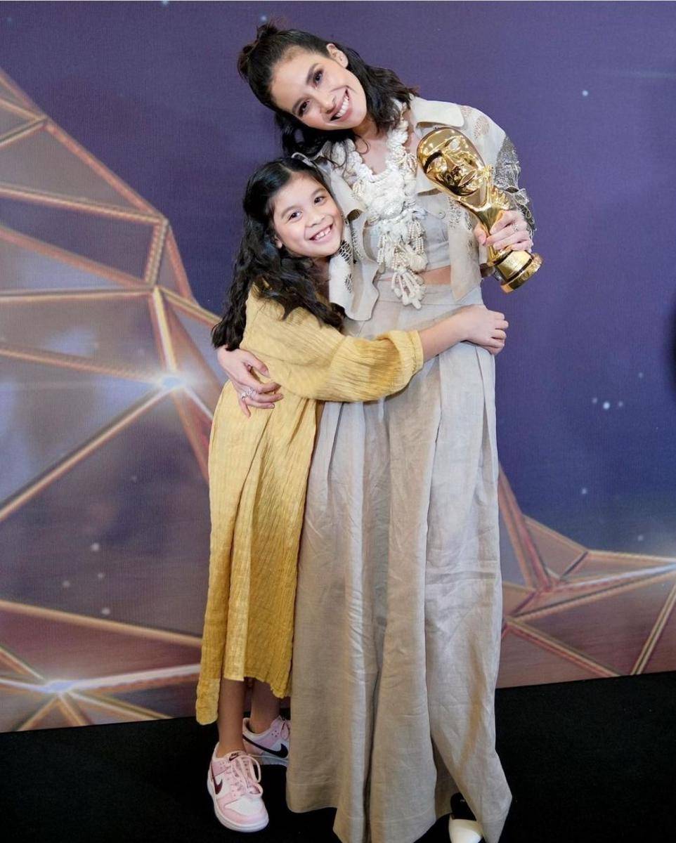 Jizzy Pearl Bastian dan mama (instagram.com/marshatimothy)