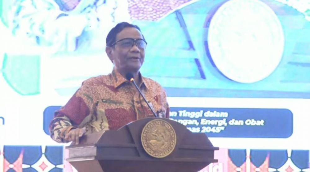 Menteri Koordinator Bidang Politik, Hukum dan Keamanan, Mahfud MD ketika berbicara di forum rektor di Universitas Airlangga, Minggu, 30 Oktober 2022. (Tangkapan layar YouTube Universitas Airlangga)