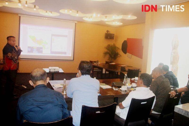 Plt Asisten II Setkab PPU, Nicko Herlambang presentasekan kondisi ek HGU PT. TKA ke Bank Tanah (IDN Times/Ervan)