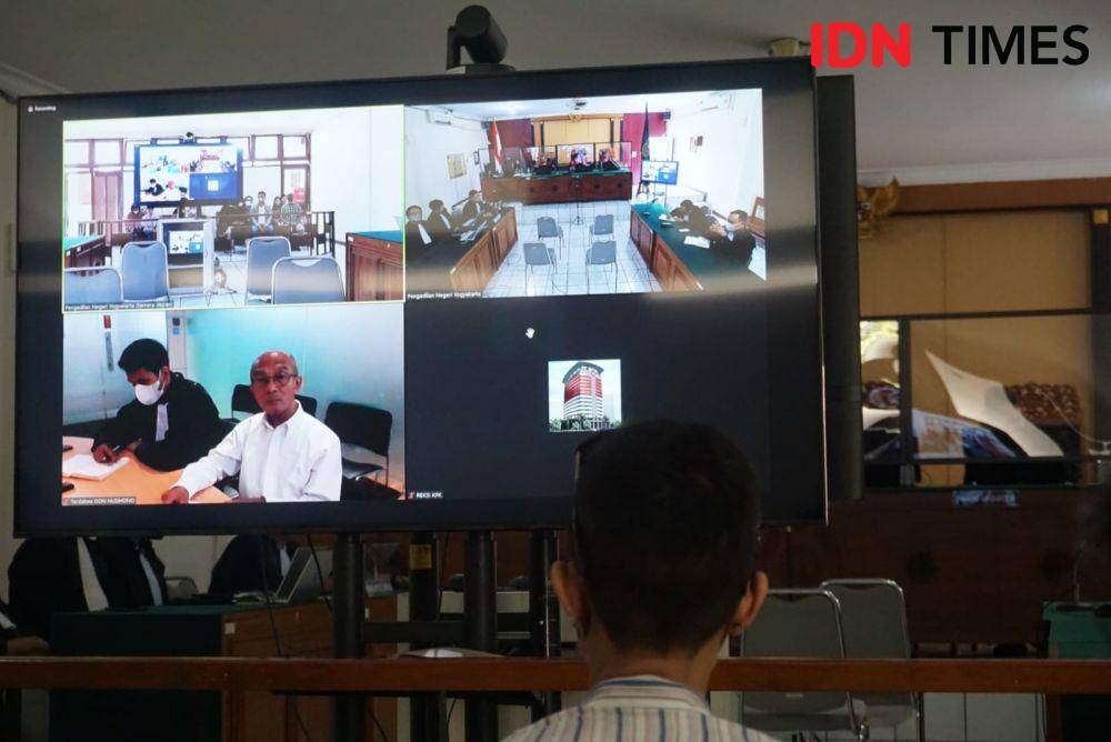Sidang vonis Vice President Real Estate PT Summarecon Agung Tbk, Oon Nusihono, terdakwa kasus suap perizinan apartemen di Kota Yogyakarta. (IDN Times/Tunggul Damarjati)