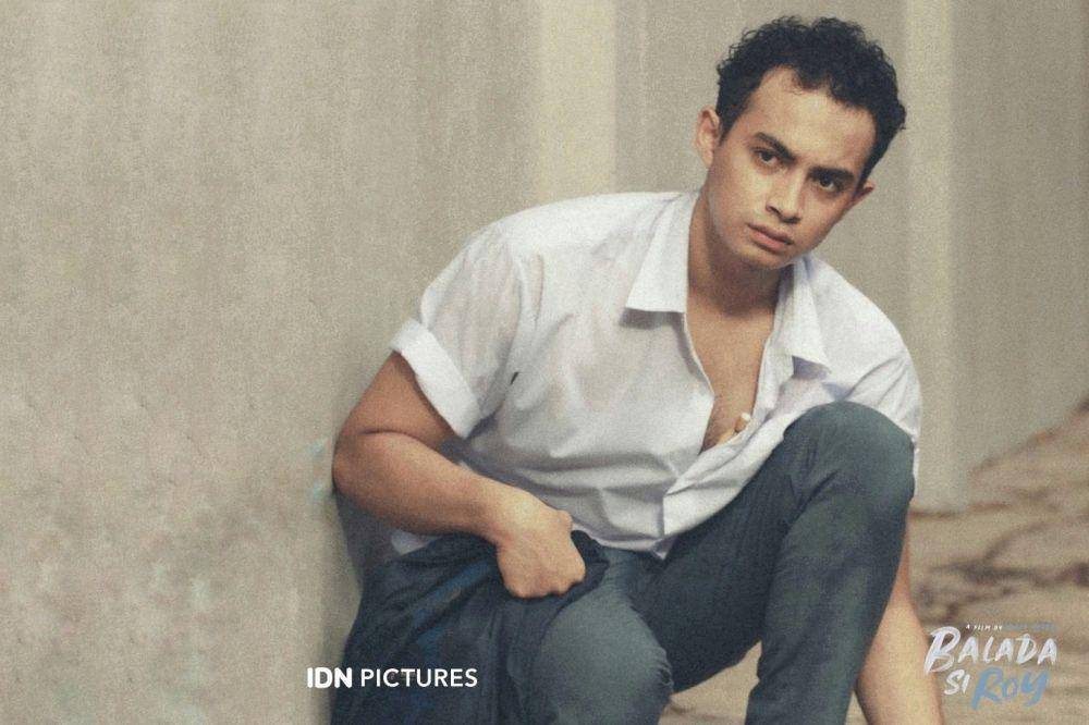 penampilan Omara Esteghlal sebagai Toni di film Balada Si Roy (dok. IDN Pictures/Balada Si Roy)