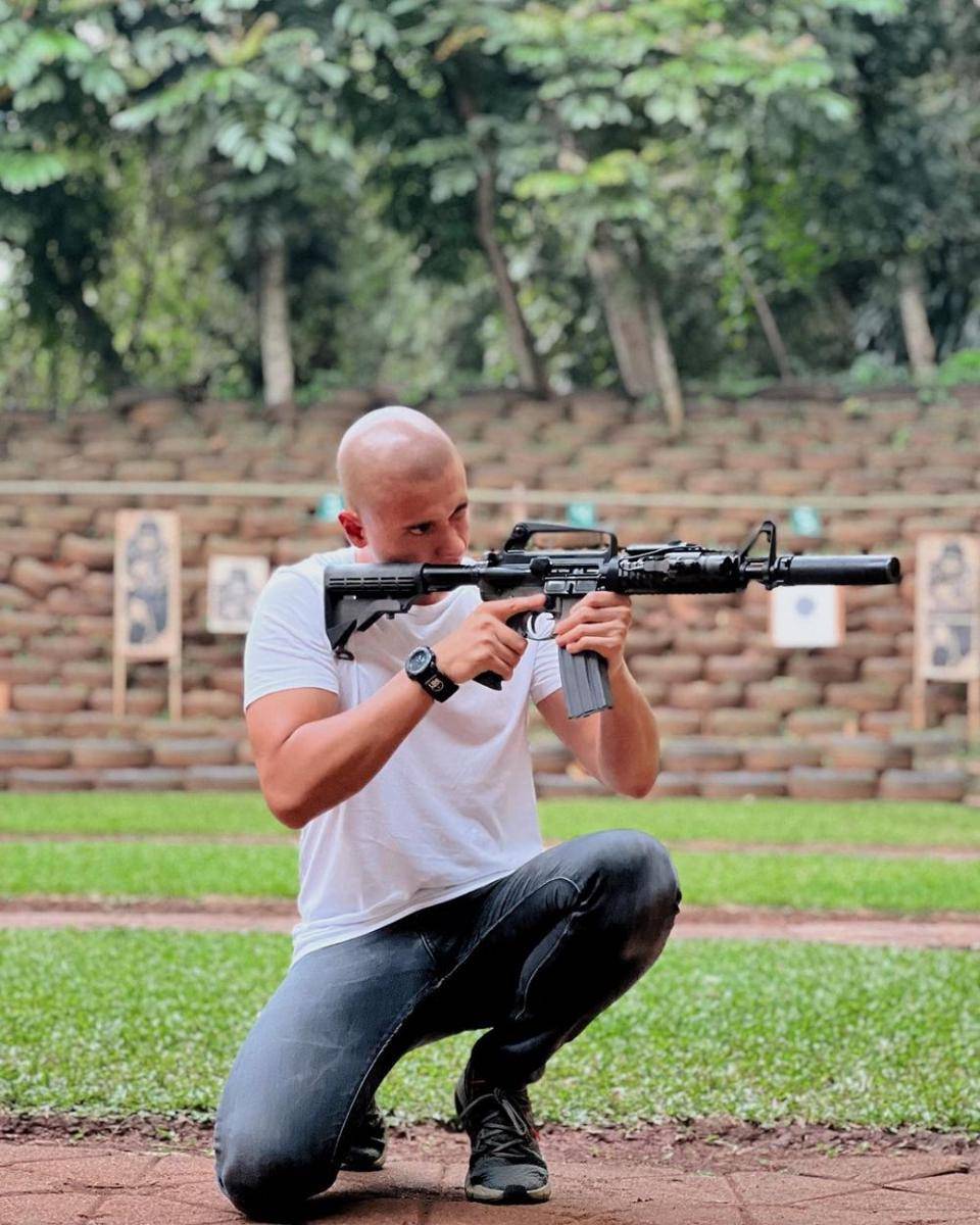 potret Fardhan Khan latihan menembak (instagram.com/fardhankhan)