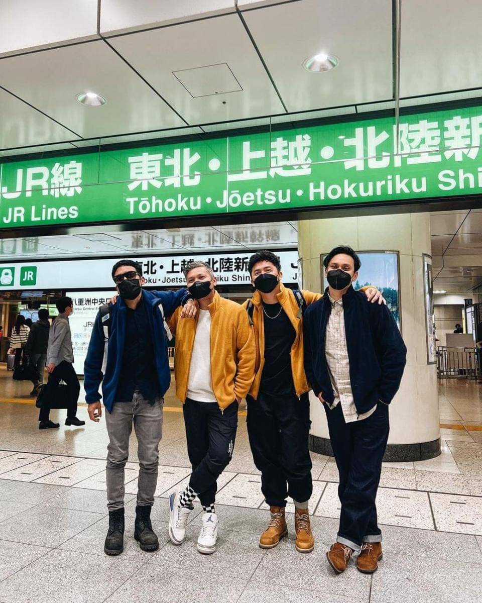 potret empat member The Prediksi di Jepang (instagram.com/omeshomesh)