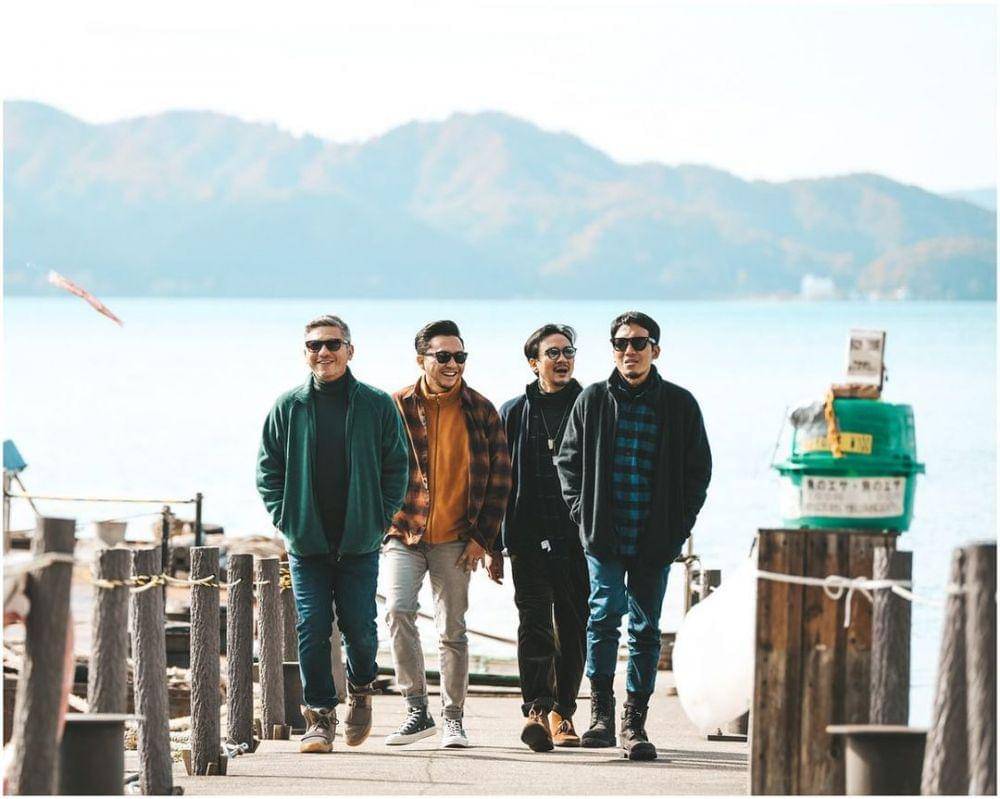 potret empat member The Prediksi di Jepang (instagram.com/gadiiing)