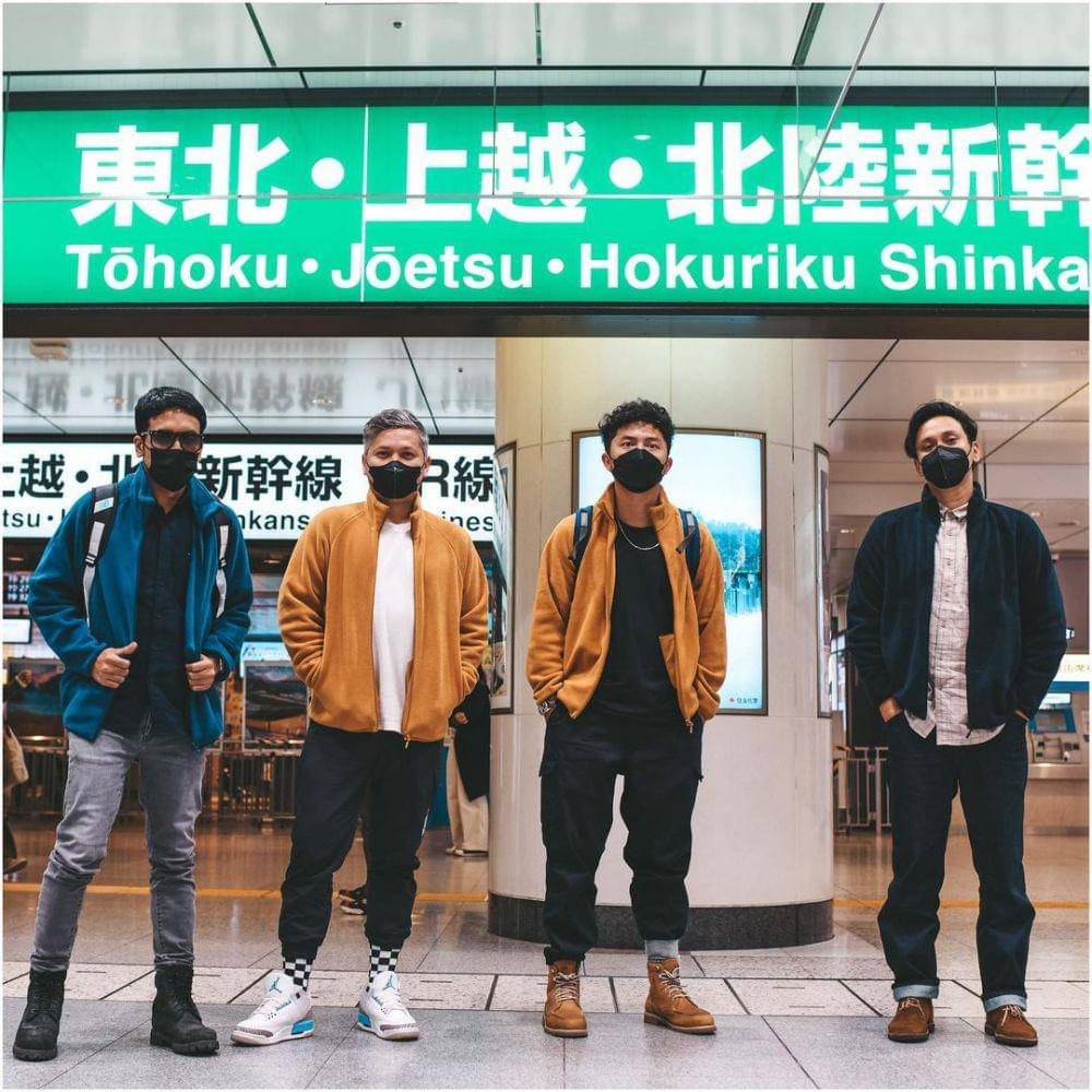 potret empat member The Prediksi di Jepang (instagram.com/gadiiing)