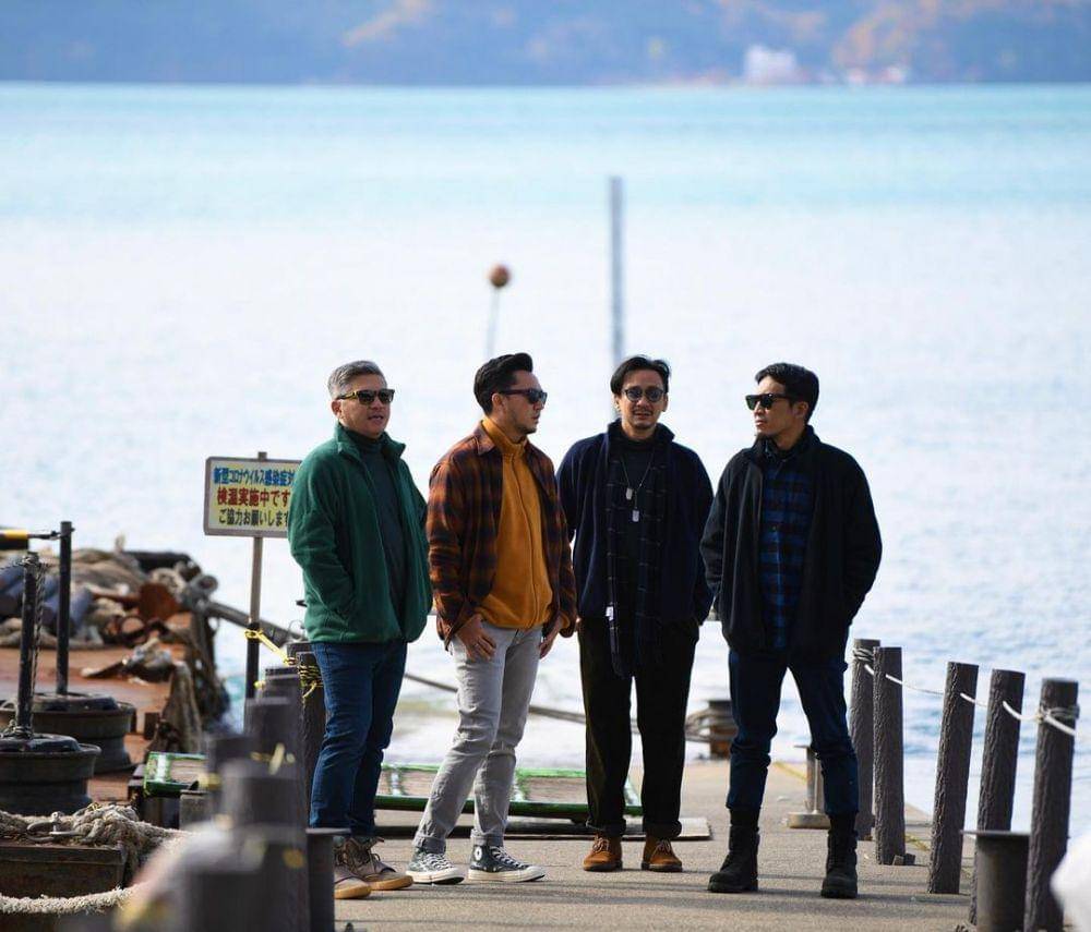 potret empat member The Prediksi di Jepang (instagram.com/desta80s)