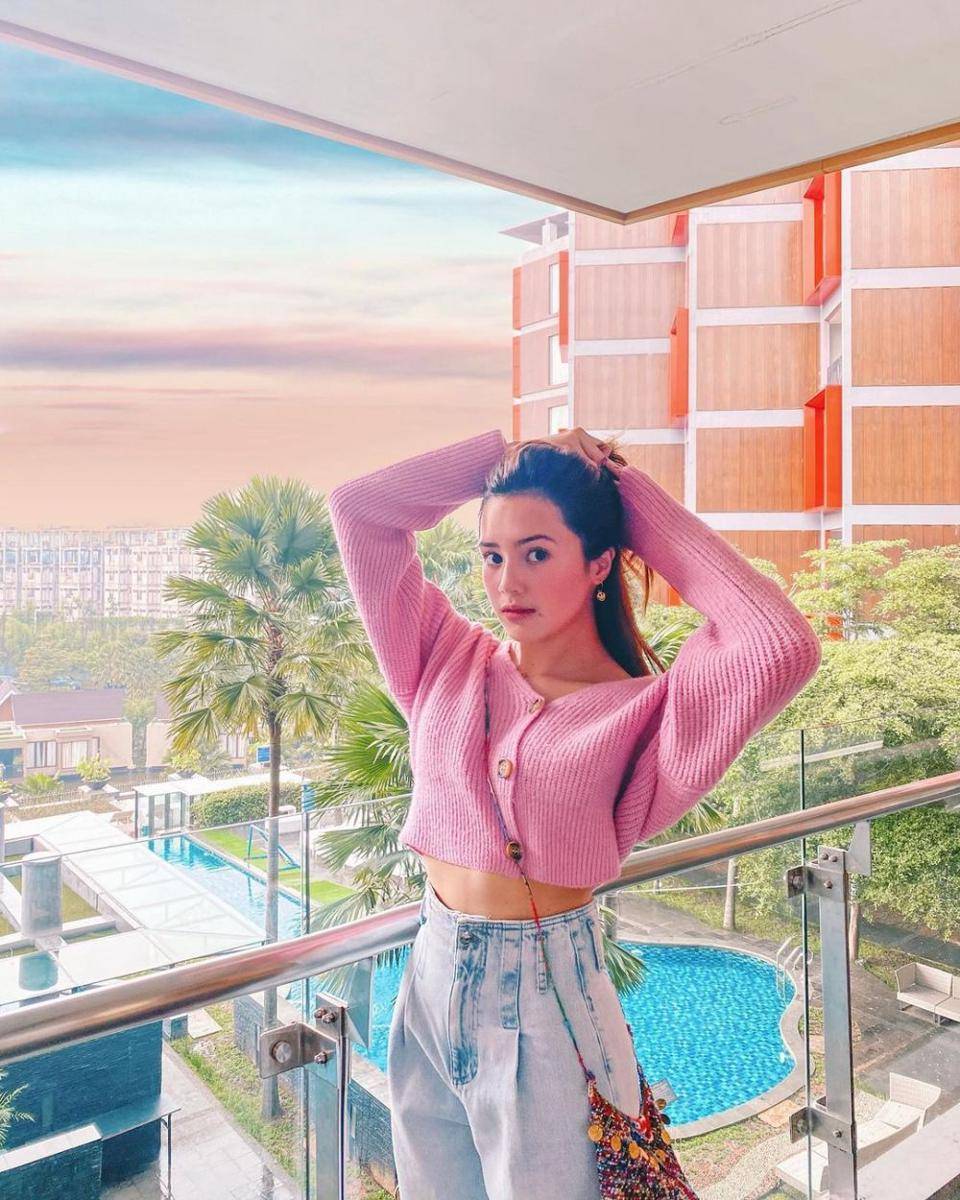 Beby Tsabina (instagram.com/bebytsabina/)
