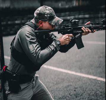 potret Fardhan Khan latihan menembak (instagram.com/fardhankhan)