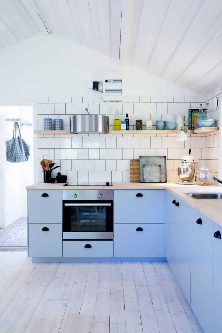 dapur warna pastel (dok.Houzz via apartmenttherapy.com)