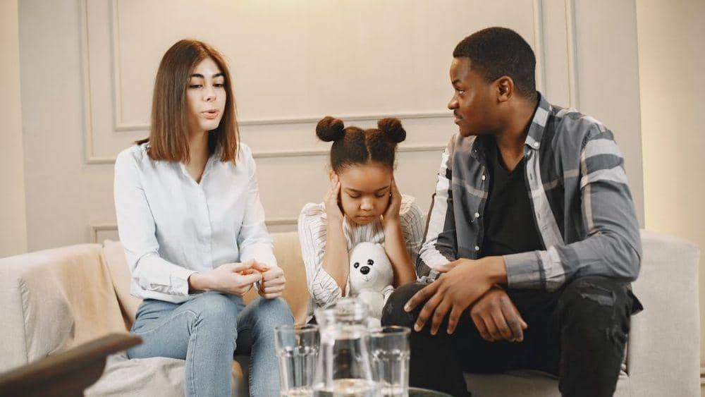 ilustrasi orang tua menasehati anaknya (pexels.com/Gustavo Fring)