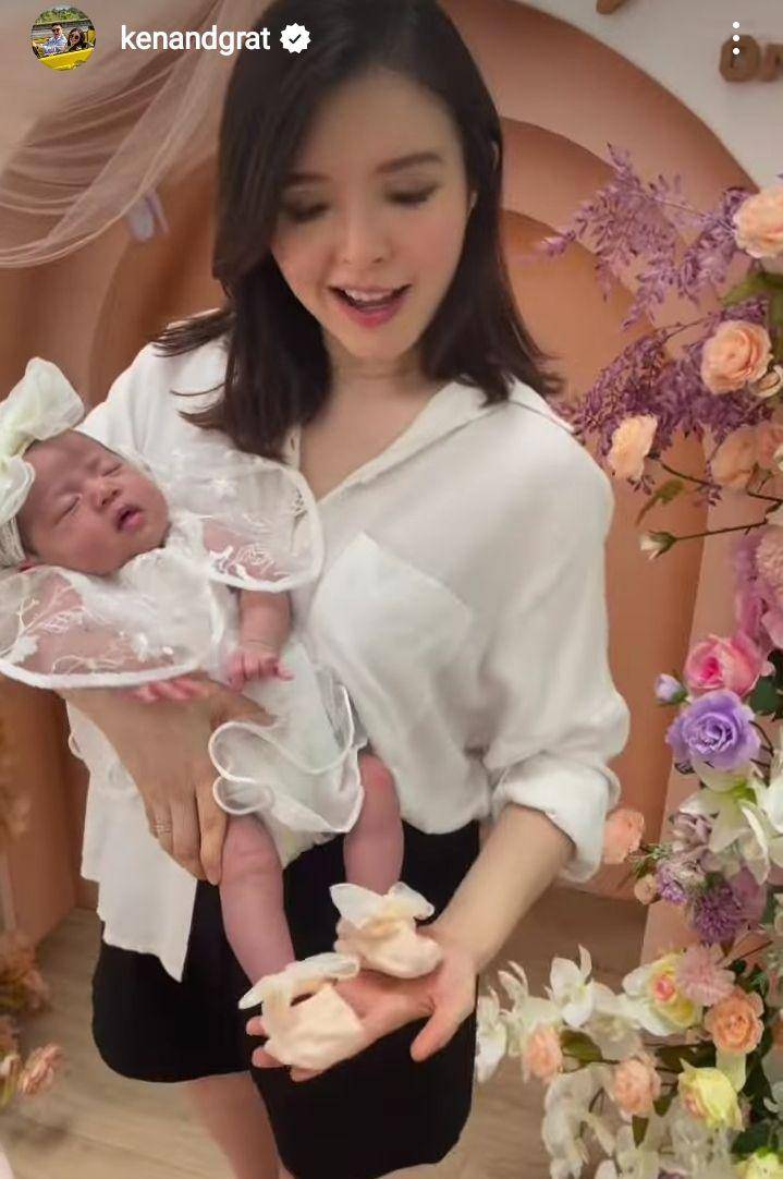 potret 1 bulanan baby Kiana (instagram.com/kenandgrat)