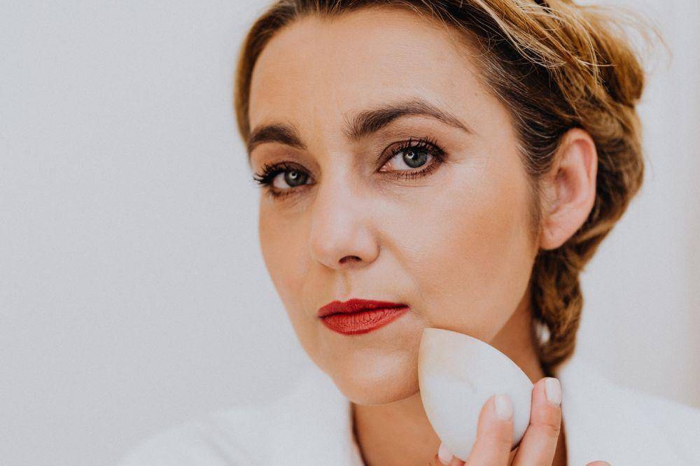 Ilustrasi sedang makeup (pexels.com/Karolina Grabowska)