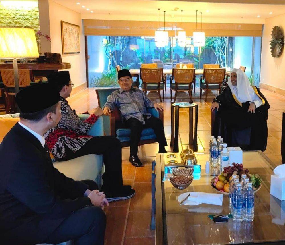 Ketua Umum Dewan Masjid Indonesia (DMI) Jusuf Kalla bertemu Sekjen Liga Muslim Dunia Syaikh Dr. Muhammad Abdul Karim Al-Issa di Bali, Selasa (1/11/2022).