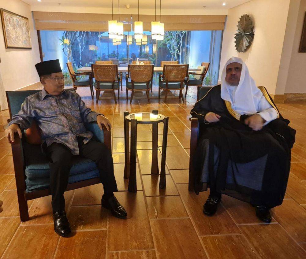 Ketua Umum Dewan Masjid Indonesia (DMI) Jusuf Kalla bertemu Sekjen Liga Muslim Dunia Syaikh Dr. Muhammad Abdul Karim Al-Issa di Bali, Selasa (1/11/2022).