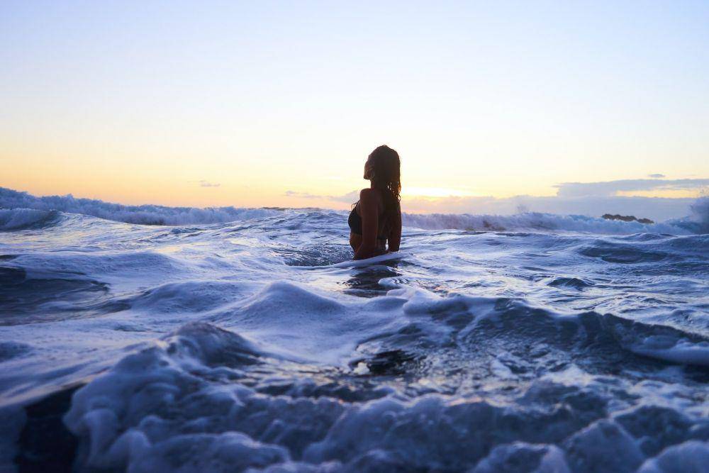 ilustrasi mandi di laut (unsplash.com/Yoann Boyer)