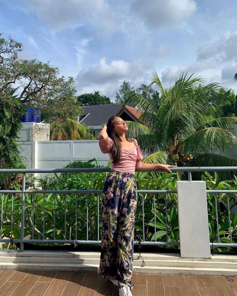 Gaya liburan Aurora Ribero (instagram.com/auroraribero)