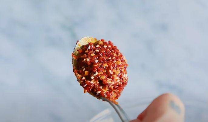 ilustrasi chili oil (youtube.com/One Big Hap)