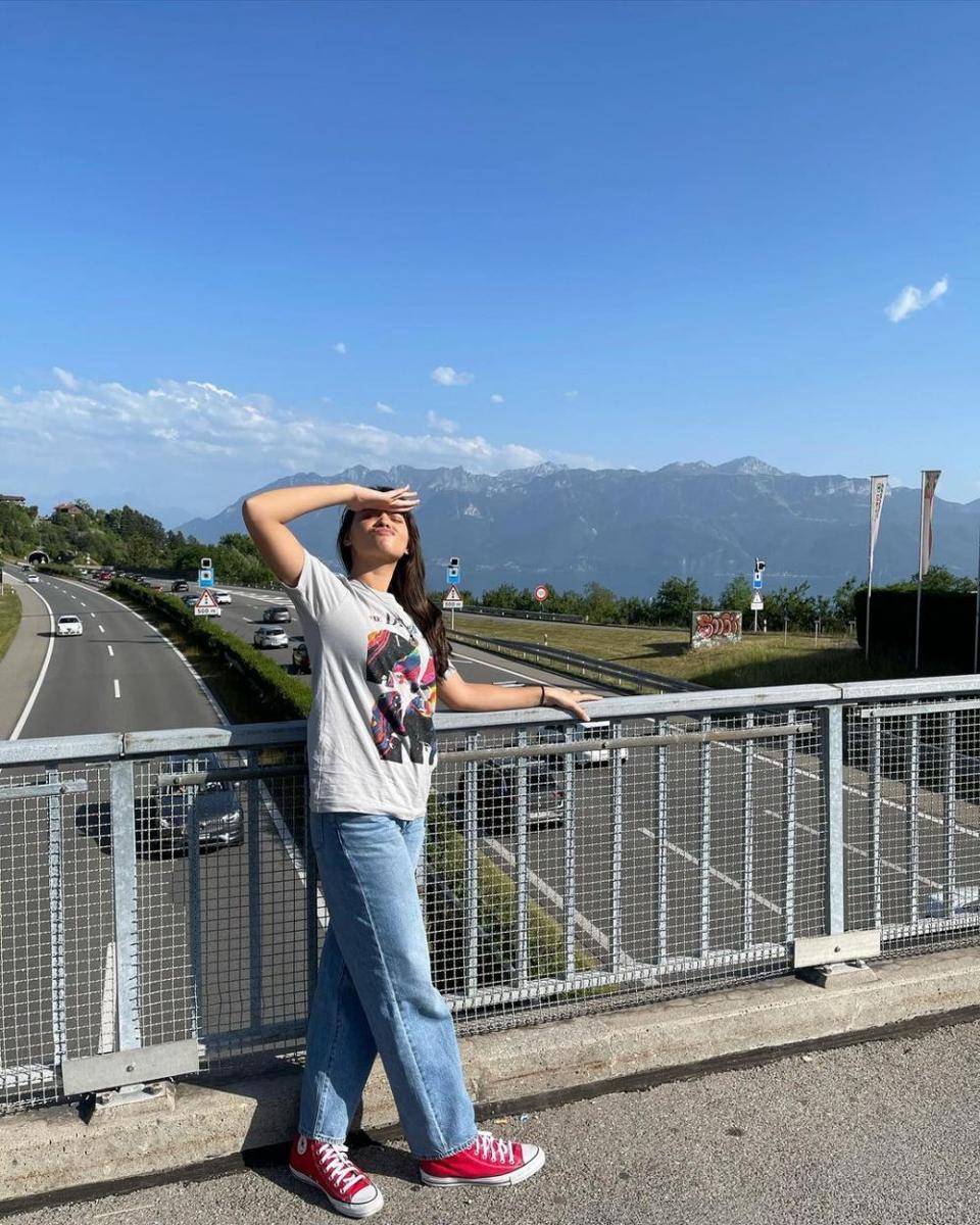 Gaya liburan Aurora Ribero (instagram.com/auroraribero)