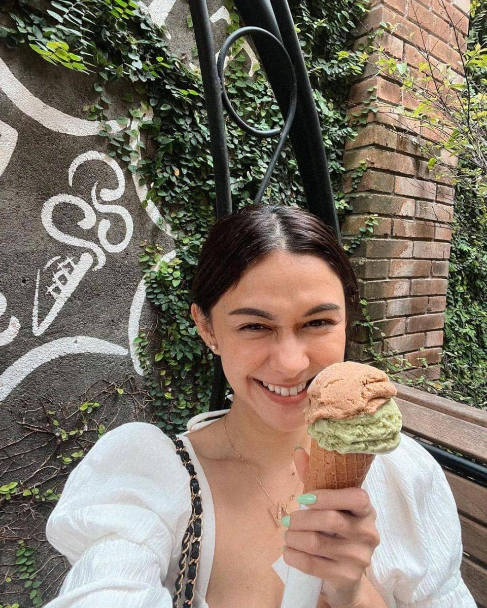 Nana Mirdad (instagram.com/nanamirdad_)