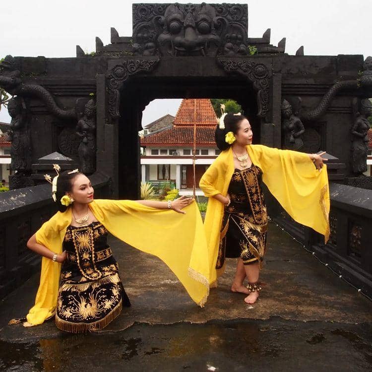 Hari Tari Sedunia, DAAL Lampung Tampilkan Karya Maestro Tari Indonesia