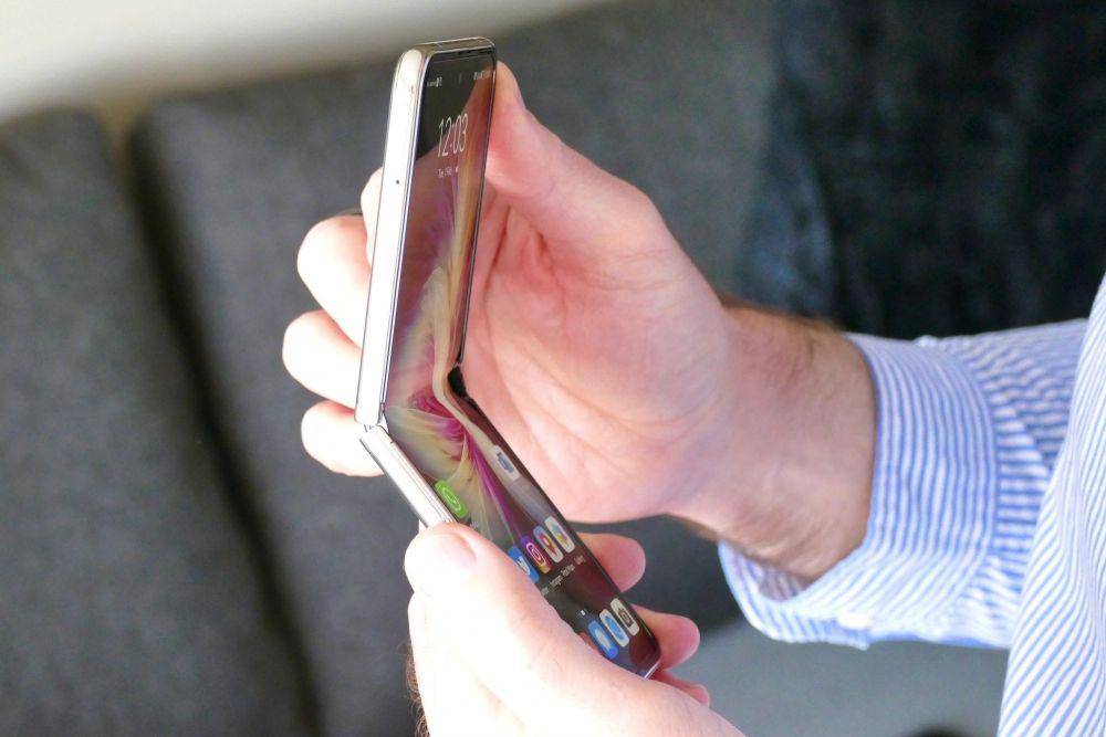 potret Huawei Pocket S (digitaltrends.com)
