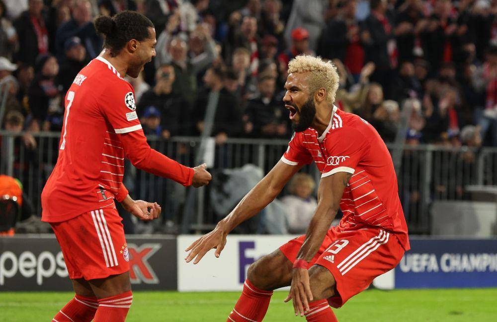 Serge Gnabry dan Eric Maxim Choupo-Moting dalam pertandingan Bayern Munich melawan Inter Milan pada matchday keenam UCL 2022/2023. (twitter.com/FCBayern)