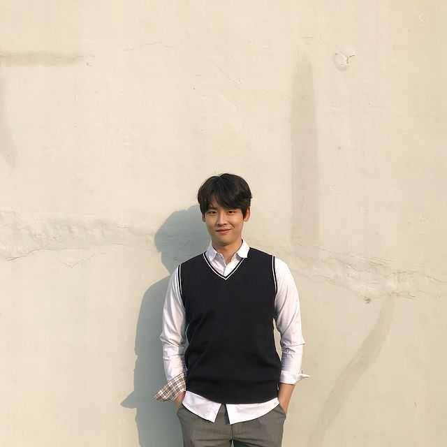 OOTD kasual ala Park Jung Woo (instagram.com/jjung_woo_)