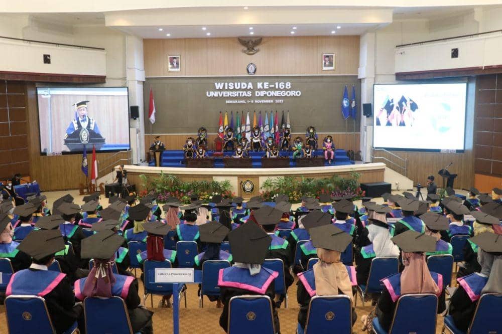Suasana acara wisuda yang diikuti 2.559 mahasiswa Undip. (IDN Times/bt)