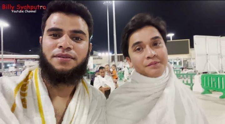 potret perjalanan umrah Billy Syahputra (youtube.com/Billy Syahputra)