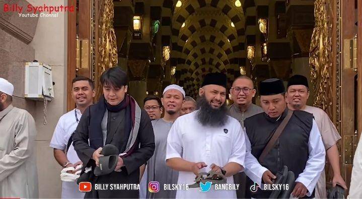 potret perjalanan umrah Billy Syahputra (youtube.com/Billy Syahputra)