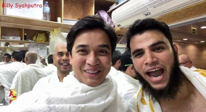 potret perjalanan umrah Billy Syahputra (youtube.com/Billy Syahputra)