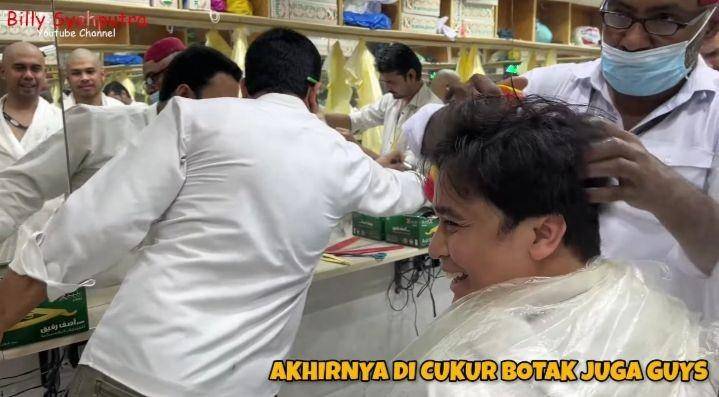 potret perjalanan umrah Billy Syahputra (youtube.com/Billy Syahputra)