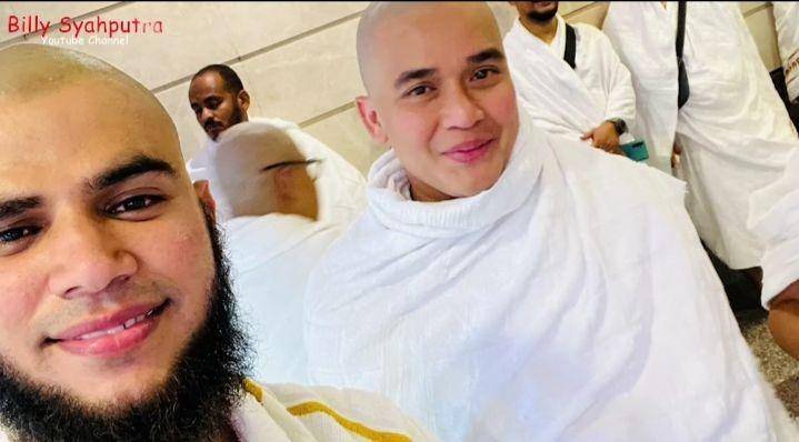 potret perjalanan umrah Billy Syahputra (youtube.com/Billy Syahputra)