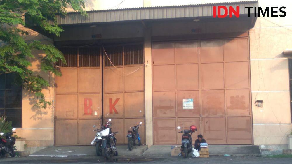 Polisi Geledah Gudang Margomulyo Tempat Kerja Terduga Teroris