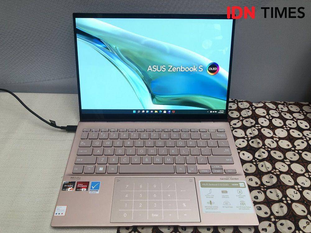 ilustrasi Zenbook 14 OLED (UM3402) (IDN Times/Rifki Wuda Sudirman)